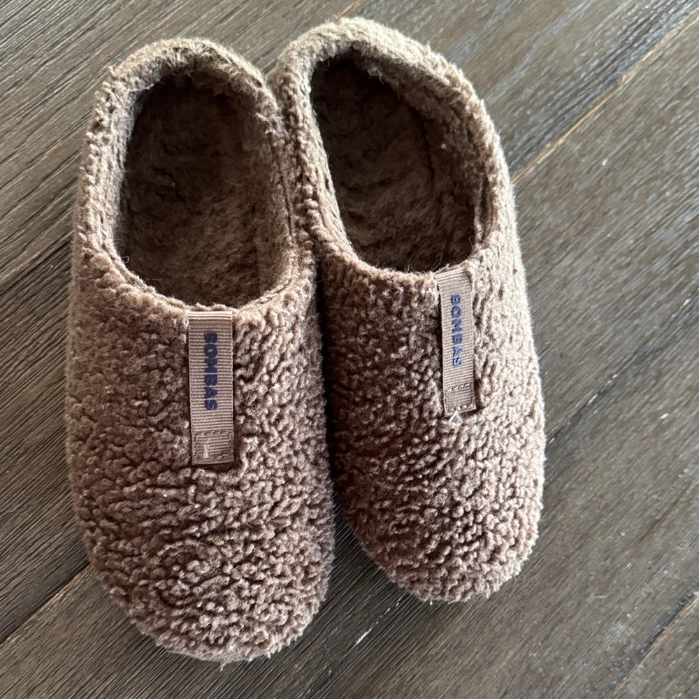 Bombas Plush Brown Slippers